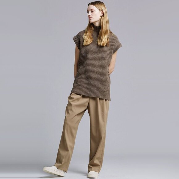 Ganni Ribbed Wool Sleeveless Vest in "Fossil", size XS. Fits oversize - Picture 4 of 9